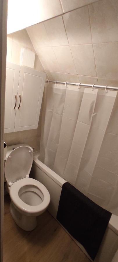Appartement Cosy Plein Centre Conches-en-Ouche Bagian luar foto